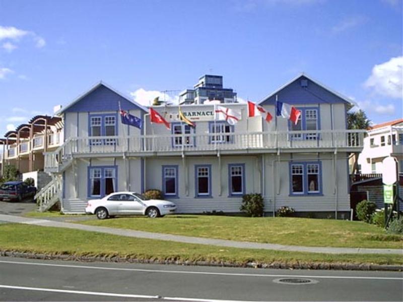 Barnacles Seaside Inn Парапарауму Екстер'єр фото